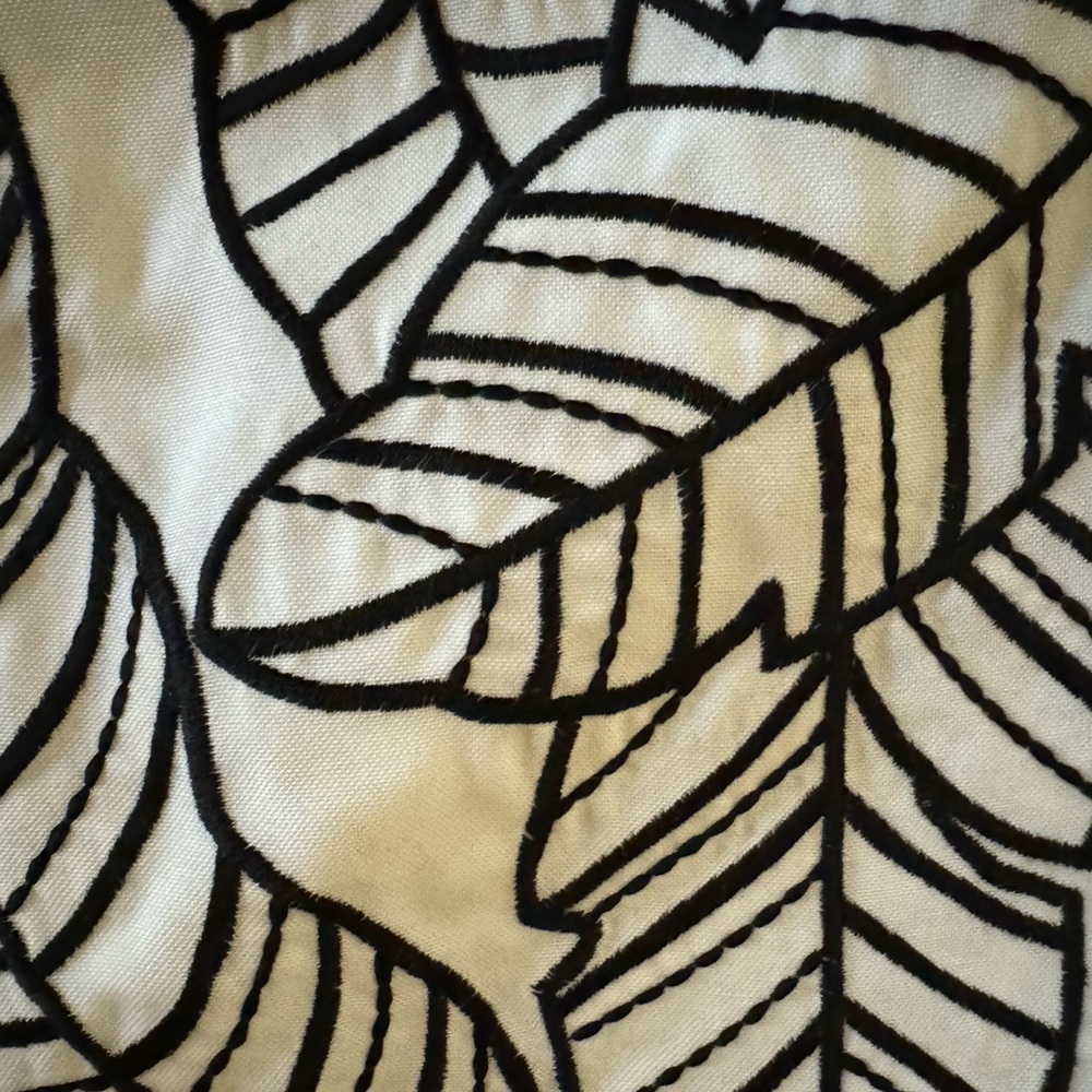 Hulala Home Zippered Black & White Embroidered Leaf Pillowcases Covers New - Picture 2 of 4